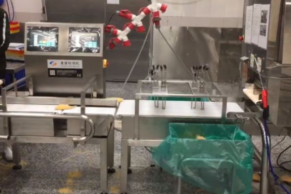 雙稱臺(tái)稱重機(jī)氣吹式檢測(cè)魚(yú)塊半成品客戶現(xiàn)場(chǎng)實(shí)測(cè)